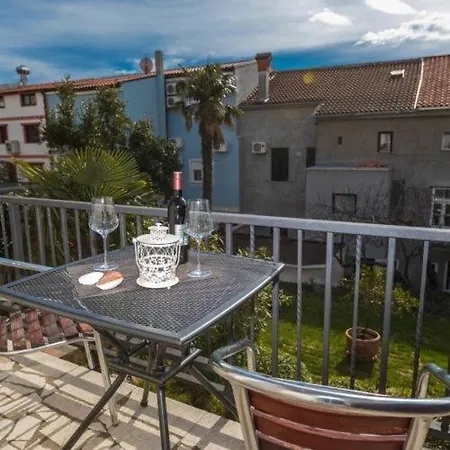 Studio In With Sea View, Terrace, Air Conditioning, Wi-fi Apartment Crikvenica