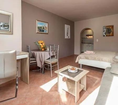 Studio In With Sea View, Terrace, Air Conditioning, Wi-fi Crikvenica